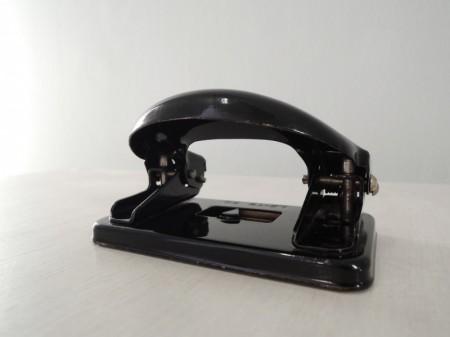 ドイツLEITZ 文房具 2穴パンチ黒 (1970～80年代製造)
